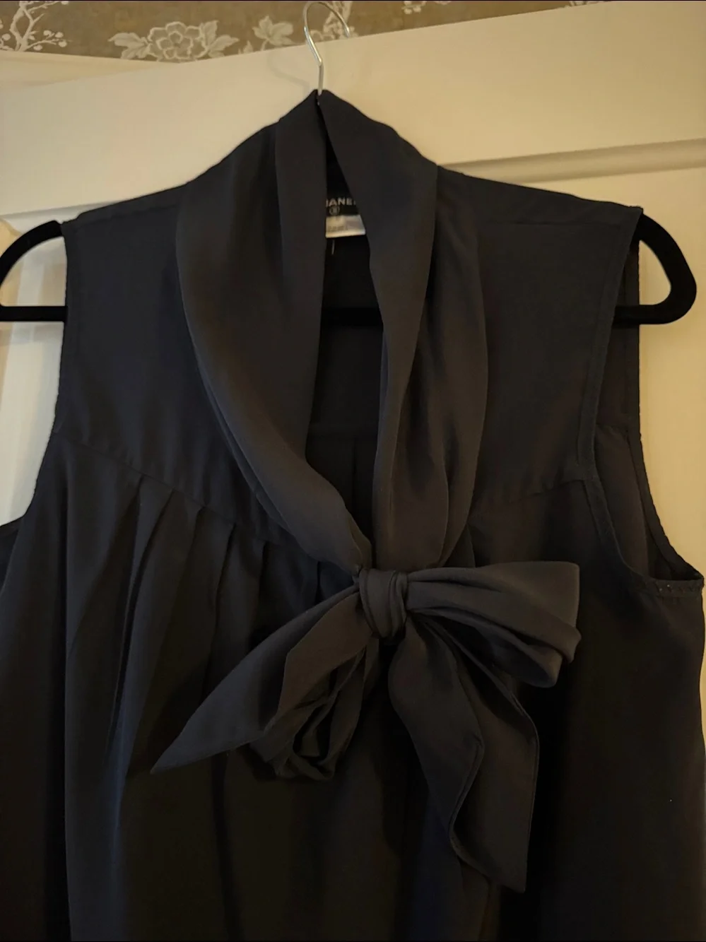 CHANEL Vintage Pre-Fall 2007 Navy Sleeveless Blouse with Bow — Karl Lagerfeld
